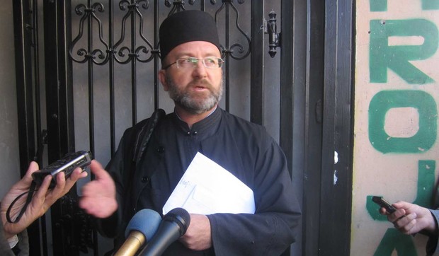 538333_svestenik-foto-poslao-milan-laketic