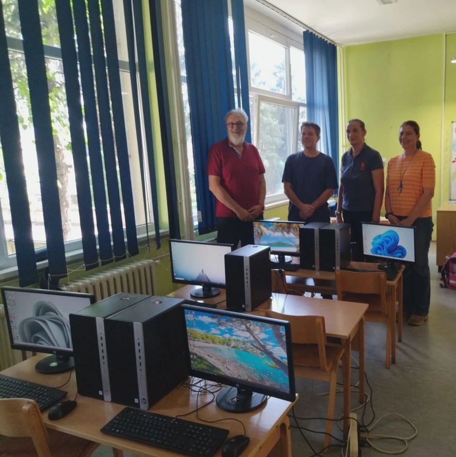 Profesor Željko Ležaja, direktor škole „Đura Jakšić“ Zoran Zukić, direktorka Matematičke gimnazije Mirjana Katić i predstavnica Fondacije Alek Kavčić Ana Ćešić