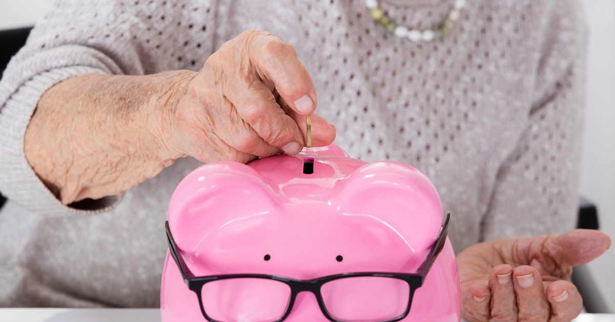 Polacy oszczędzają jak nigdy, ale gospodarka nie zwalnia. Jak wypadamy na tle Europejczyków?