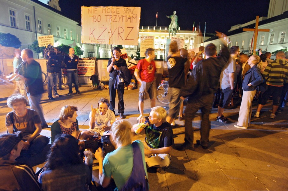 WARSZAWA KRZYŻ POD PAŁACEM PREZYDENCKIM