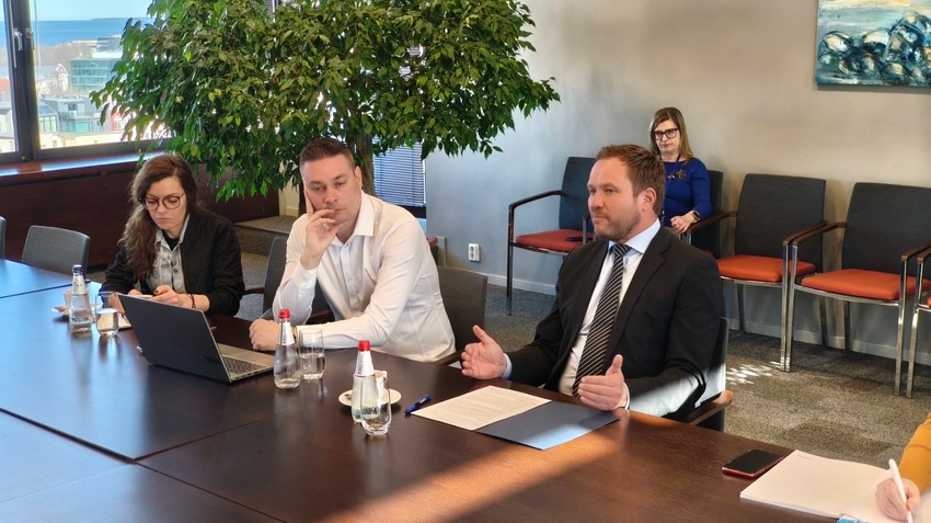 Estonski šef diplomatije u razgovoru sa novinarima iz Srbije