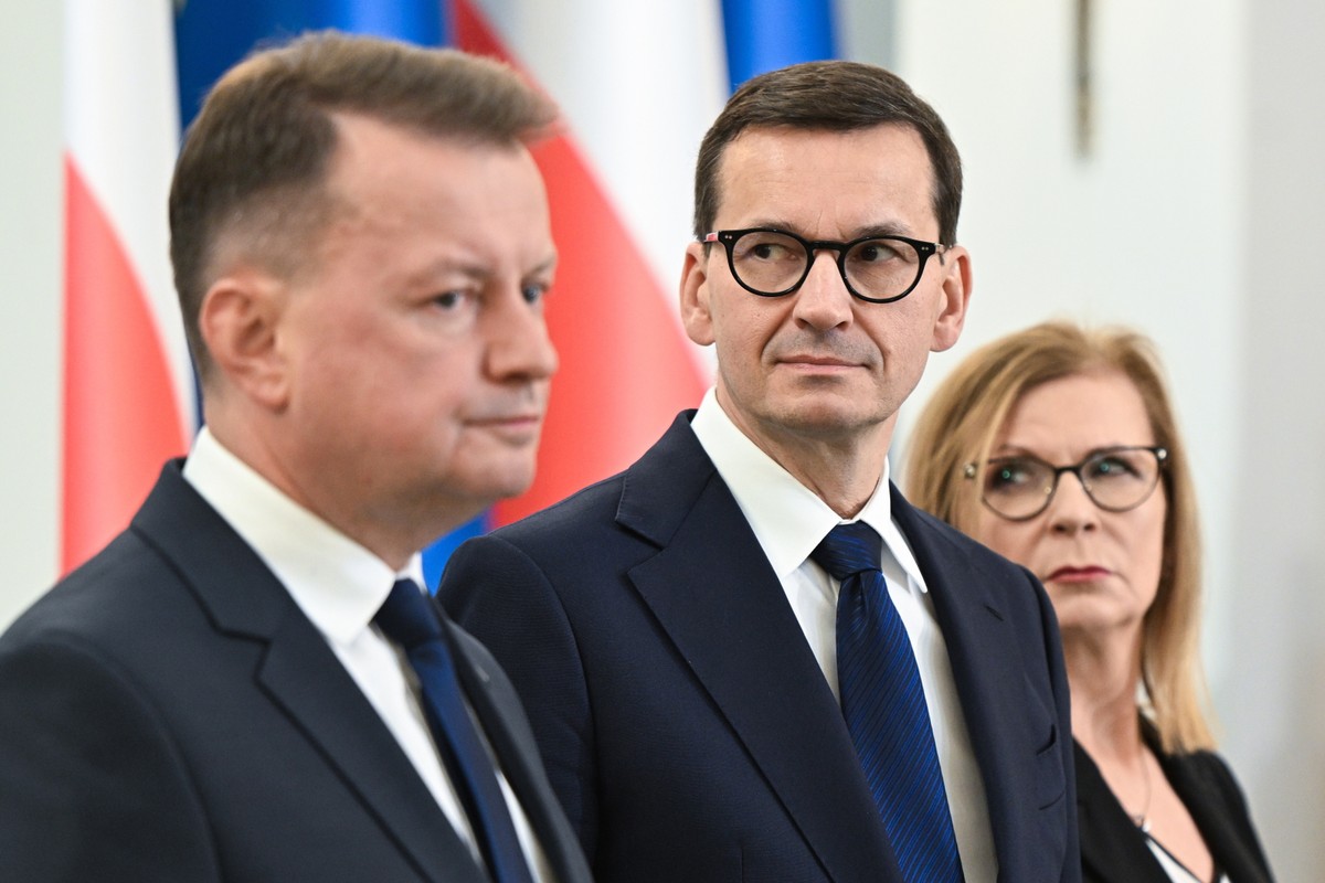 Mateusz Morawiecki, Mariusz Błaszczak, Małgorzata Gosiewska podczas uroczystości dokonania przez prezydenta RP zmian na najwyższych stanowiskach dowódczych w Siłach Zbrojnych RP