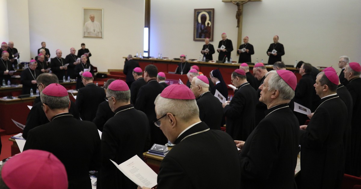 Wyciekł szokujący dokument rady Episkopatu. Ta sprawa ujawni, kto rządzi w polskim Kościele