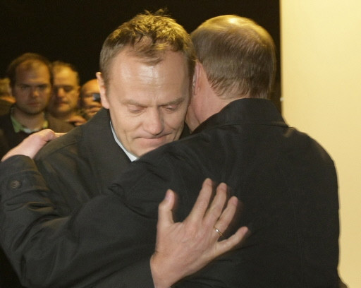 Premier Donald Tusk i szef rosyjskiego rządu Władimir Putin na miejscu katastrofy smoleńskiej