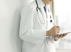 Jak wygląda dokumentacja medyczna? "Lekarz bazgrze, chory cierpi"