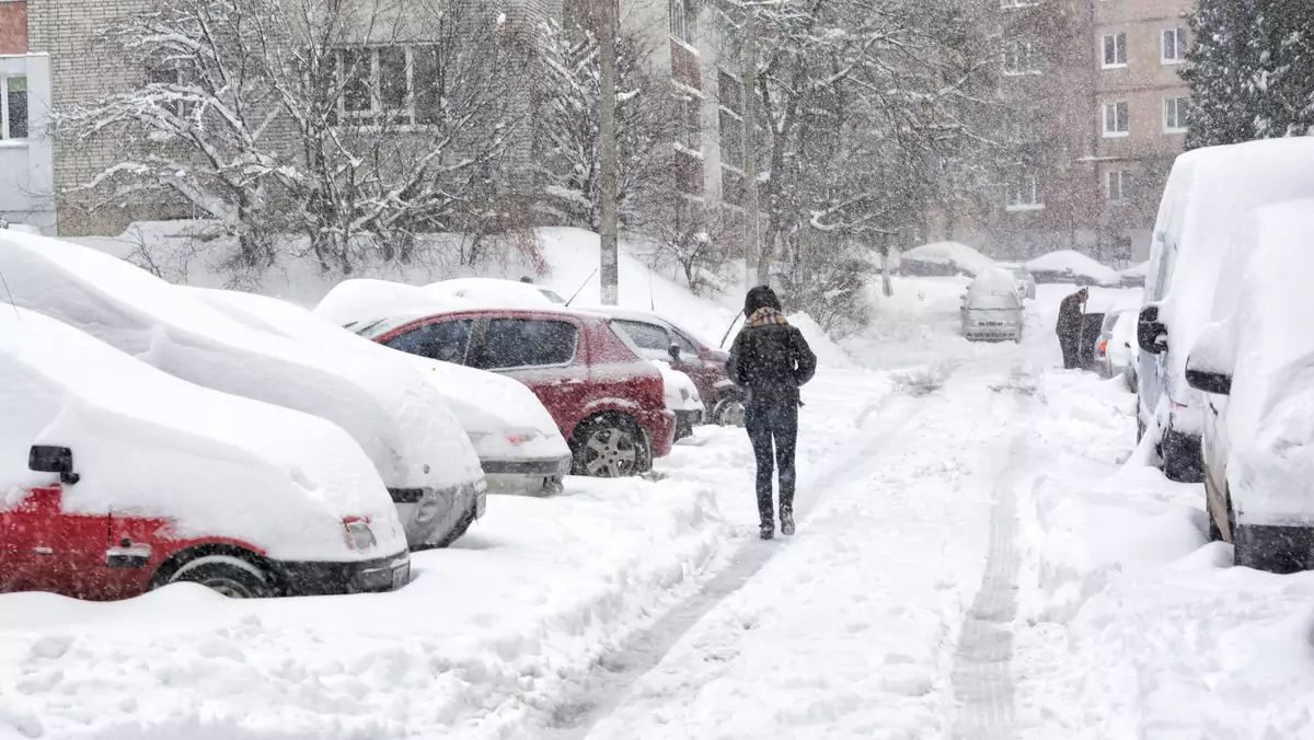 Zalegający śnieg to problem wielu miast