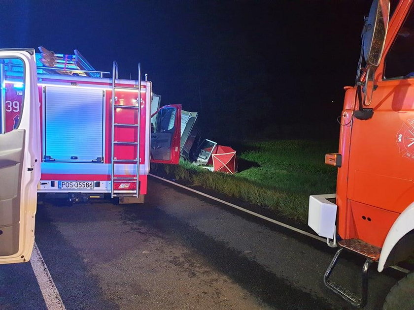 Zderzenia busa z ciężarówką. Dwie osoby nie żyją