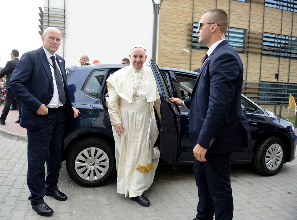 Ojciec Święty z wizytą u kard. Franciszka Macharskiego na Oddziale Anestezjologii i Intensywnej Terapii Collegium Medicum Uniwersytetu Jagiellońskiego