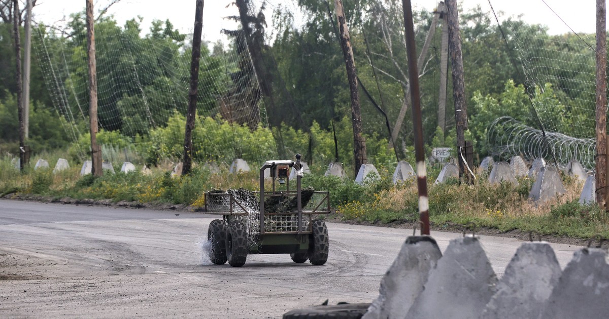 Ukraine's war robot usage jumped 122% in 6 months as the frontline