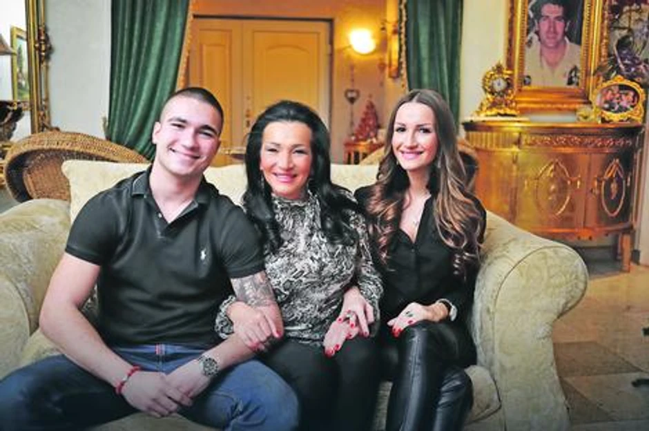 Mirko Šijan sa majkom i sestrom