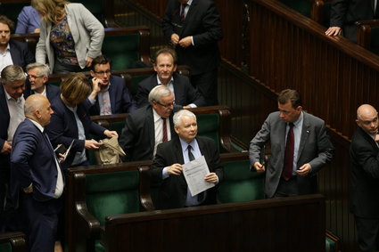 Nocna awantura o ustawę o Sądzie Najwyższym. Przed Sejmem protesty