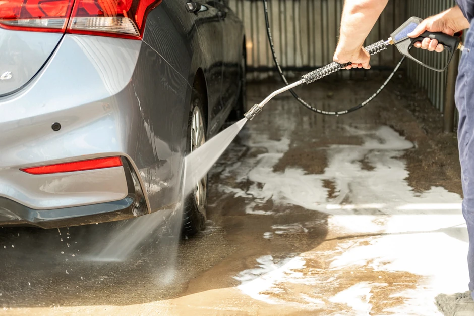 "Najčešće se dešava da voda uđe u konektore i kablove nakon pranja motornog dela, što može dovesti do oksidacije i problema sa autom"