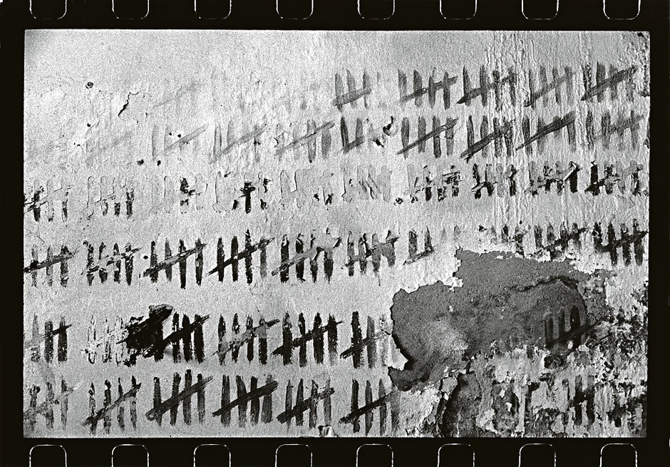 Tragovi boravka zatvorenika su na svakom koraku