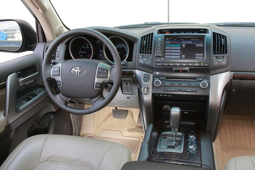 Toyota Land Cruiser: jej wysokość V8
