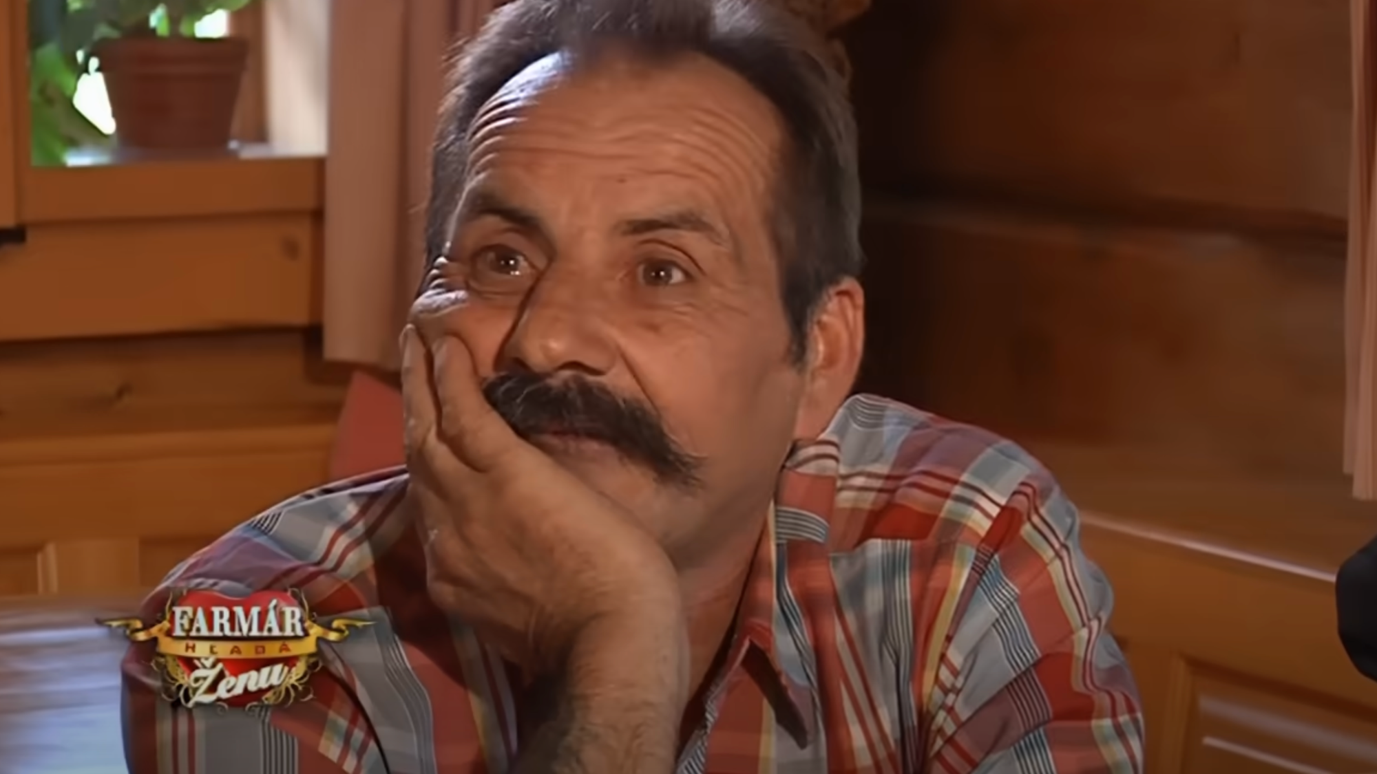 Štefan Paprčka sa stal známy vďaka šou Farmár hľadá ženu. 