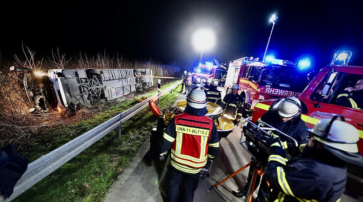 A Düsseldorftól 100 kilométerre keletre fekvő, Werl város közelében történt baleset oka egyelőre tisztázatlan / Fotó: Profimedia