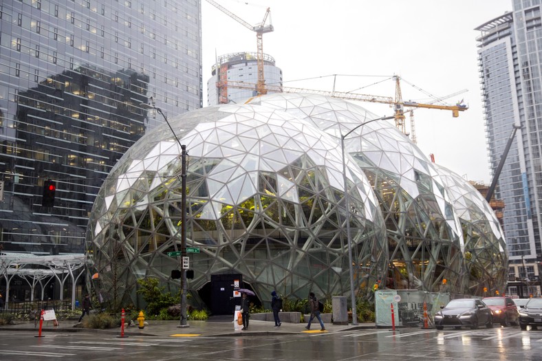 The Spheres, kuliste budynki dla pracowników Amazona w Seattle, gdzie mogą oni zrelaksować się w otoczeniu tropikalnych roślin