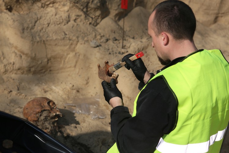 CMENTARZ NA WARSZAWSKIM BRÓDNIE. TUTAJ KOMUNIŚCI W TAJEMNICY ZAKOPYWALI SWE OFIARY (12)
