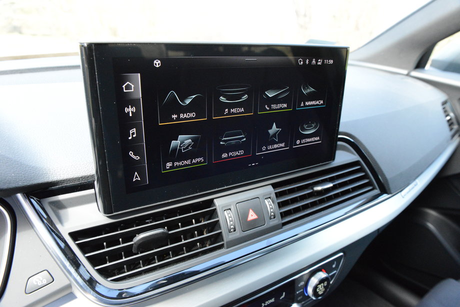 Teraz w Audi Q5 may rozbudowany system multimedialny z ekranem dotykowym. Zniknęło pokrętło wraz z zestawem przycisków-skrótów. Czy nowe rozwiązanie jest lepsze? Na pewno wymaga przyzwyczajenia i bardziej angażuje kierowcę.