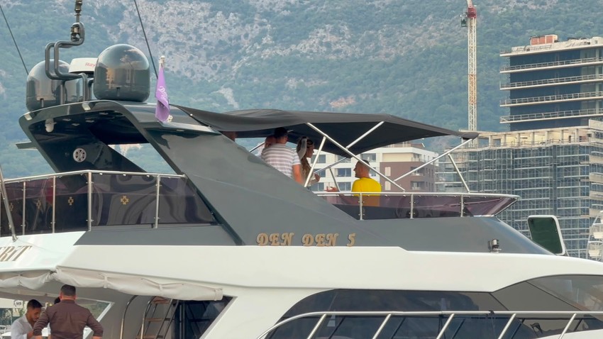 Tea Tairović i Ivan, paparaco