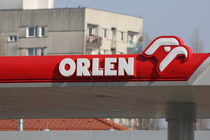 PKN Orlen i Poczta Polska rozwijają usługi przesyłek na stacjach paliw
