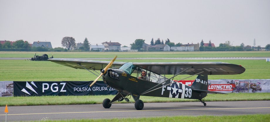 Po każdym z pokazów podczas Air Show 2017 Radom samoloty kołują na wyciągnięcię ręki przed widzami. 