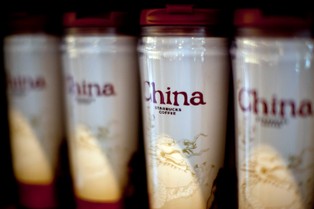 Nie tylko Apple. Ofiarami kryzysu w Chinach mogą być GM, Volkswagen i Starbucks