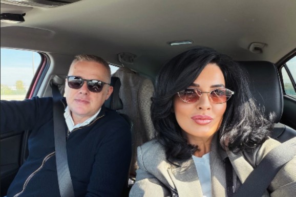 MILENA POPOVIĆ I IGOR JURIĆ KRENULI NA PUT Opalili selfi u automobilu uz Senidinu pesmu, oboje tip-top sređeni (FOTO)
