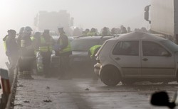 Gigantyczny karambol we mgle na Dolnym Śląsku. Wystrzelone poduszki, ranni [ZDJĘCIA]