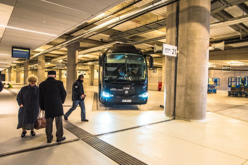 Dworzec Fabryczny w Łodzi. Pierwszy autobus już kursuje. Leo Express z Warszawa – Bohumin