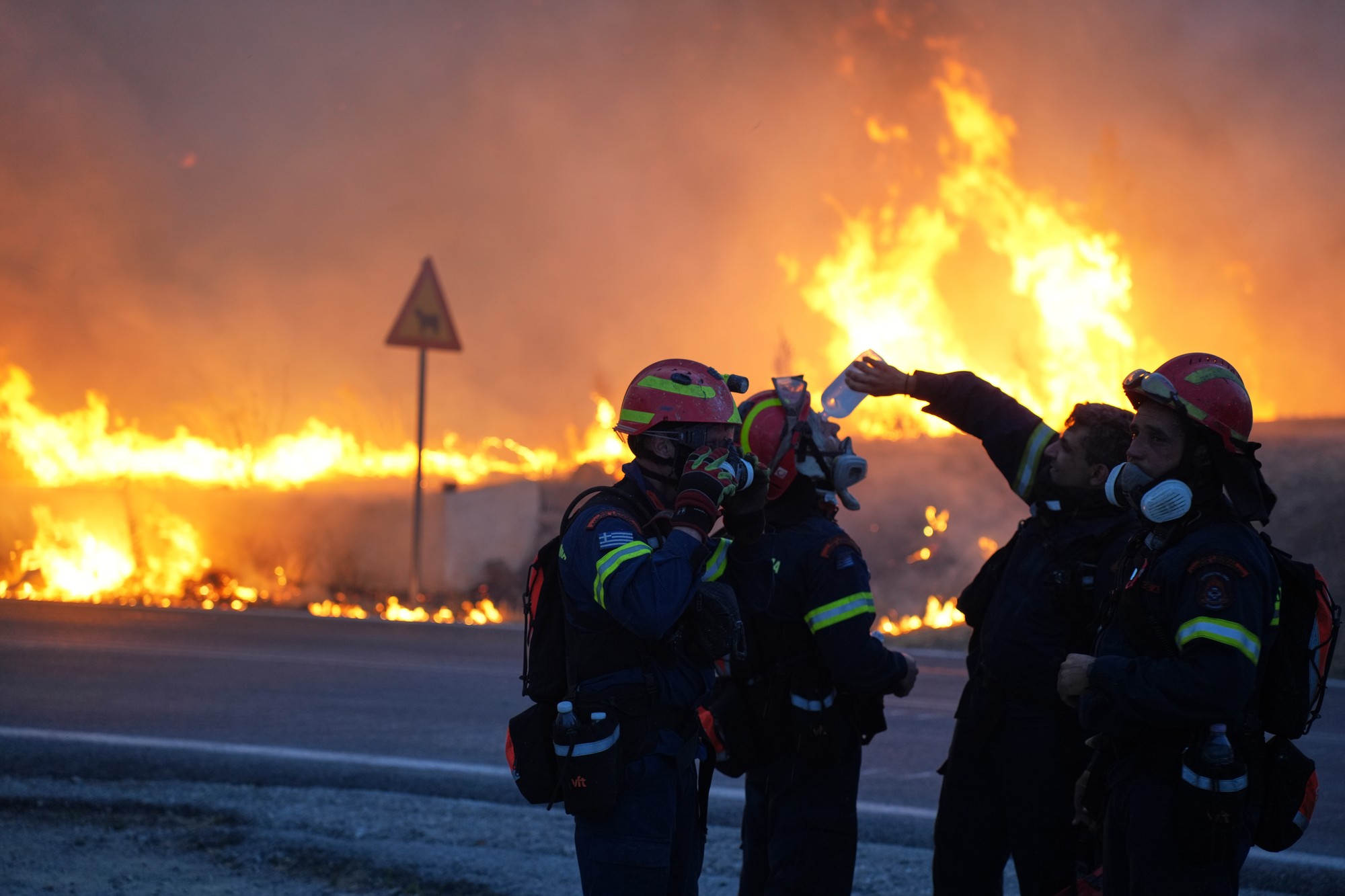 Na gréckom ostrove Chios vypukol lesný požiar. 