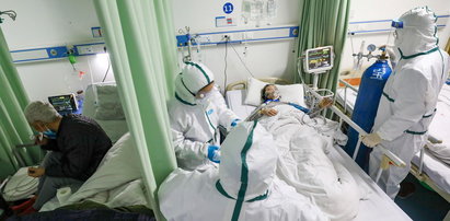 Ponad 900 ofiar śmiertelnych epidemii koronawirusa w Chinach