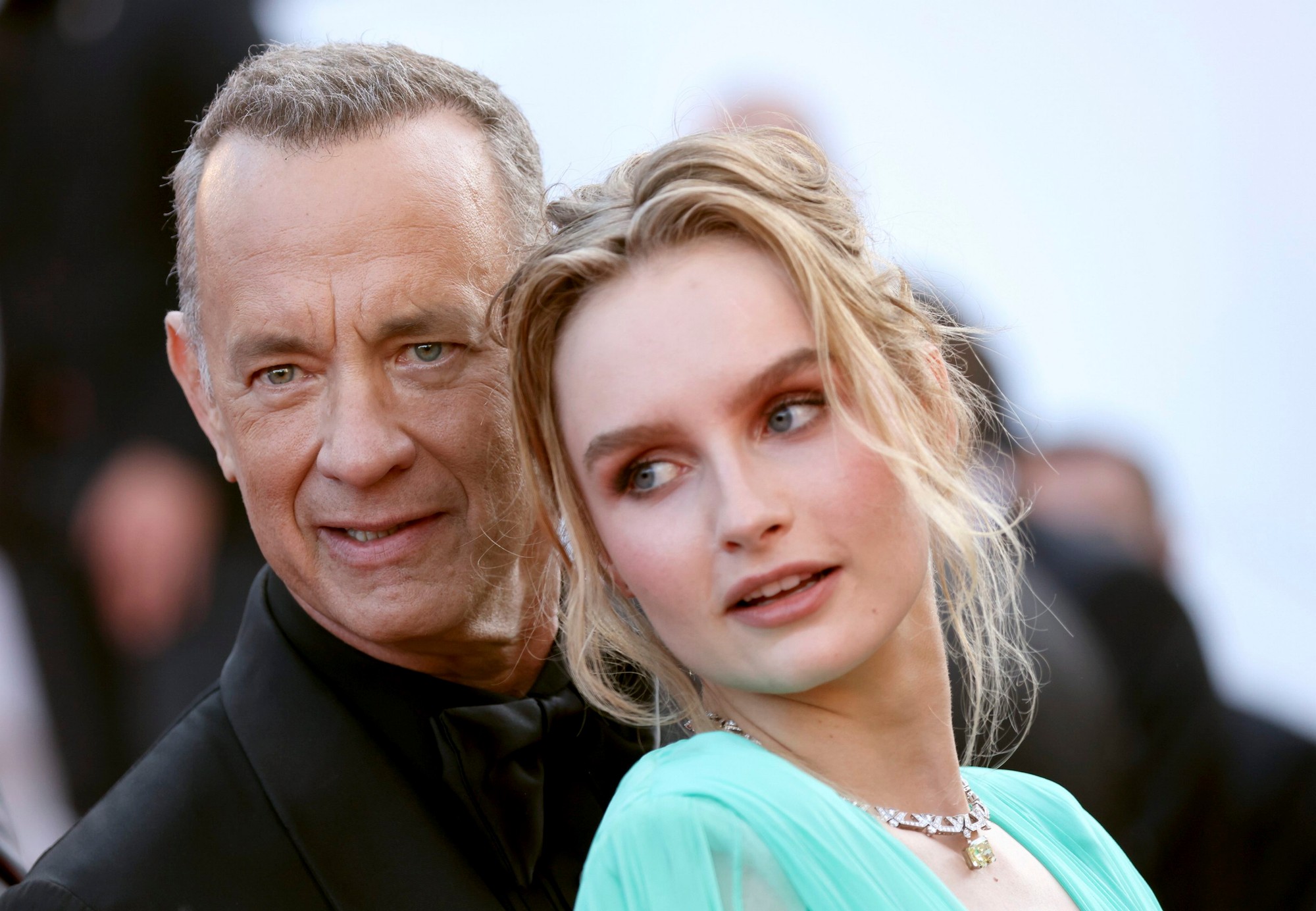 Tom Hanks a Olivia DeJonge.