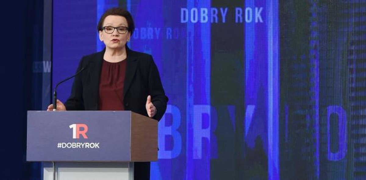 Minister edukacji narodowej Anna Zalewska przedstawia sprawozdanie z pracy swojego resortu.