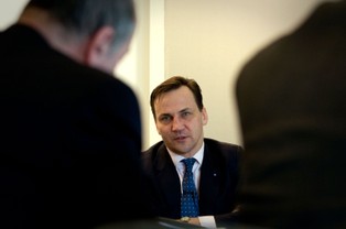 Po aferze podsłuchowej szanse Sikorskiego rosną. Co może wygrać Polska w unijnej walce o stanowiska?