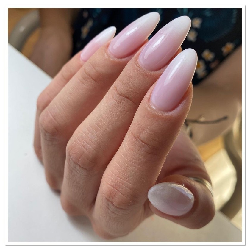 Tout en douceur dans le salon de manucure jn nail. 