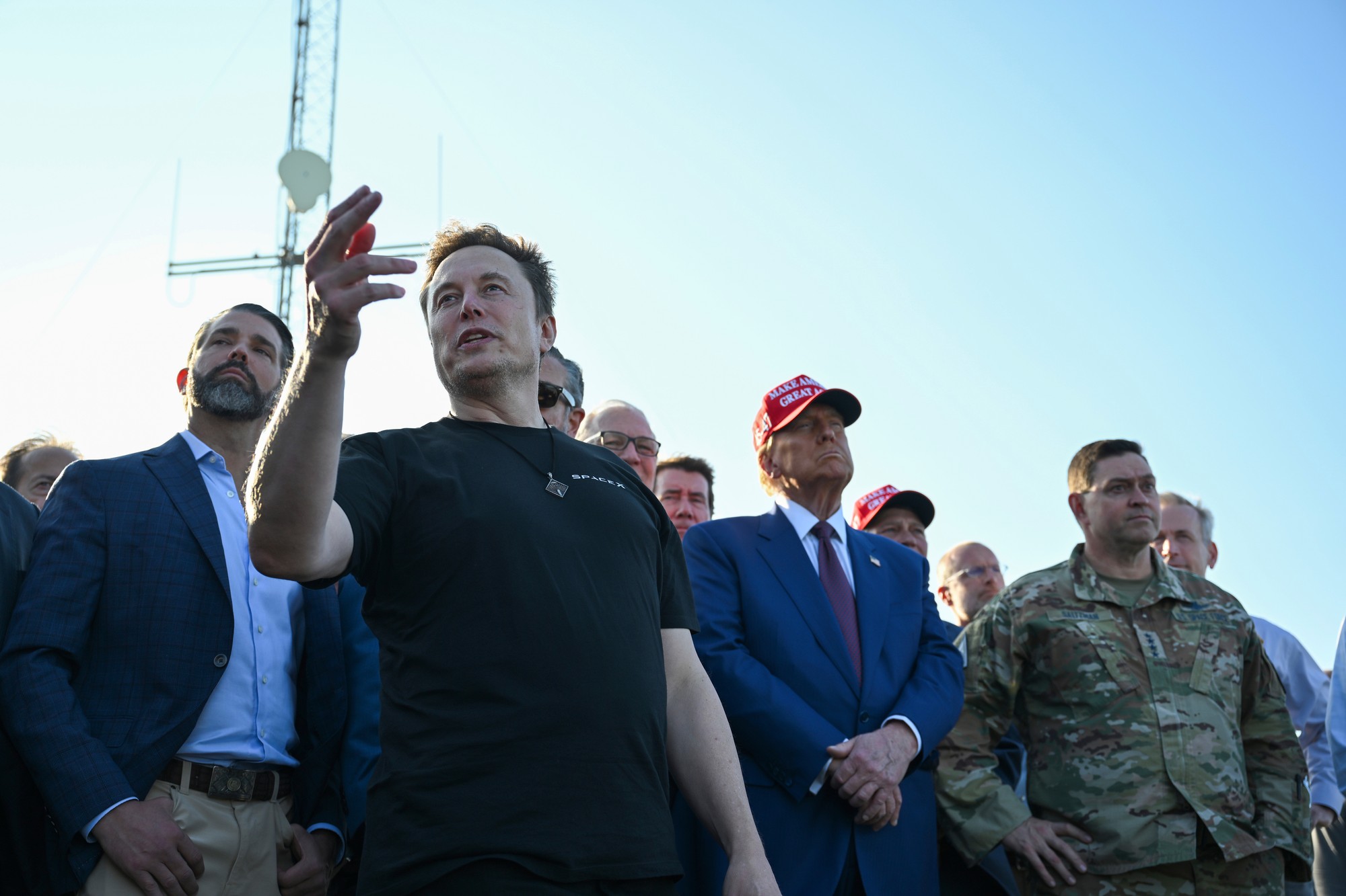 Šiesty skúšobný let kozmickej lode Starship a nosnej rakety Super Heavy sledovali Elon Musk aj Donald Trump.