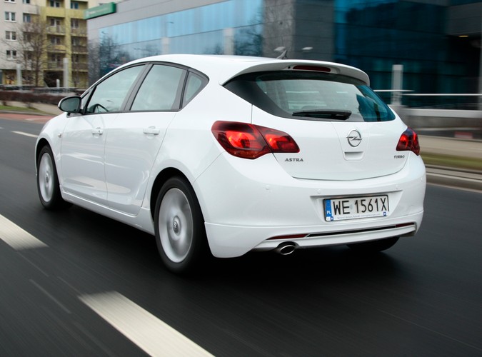 Do redakcji trafiła biała rakieta Opla z turbodoładowanym benzynowym silnikiem 1.4. Oto jak wygląda 140 KM z Gliwic w akcji...