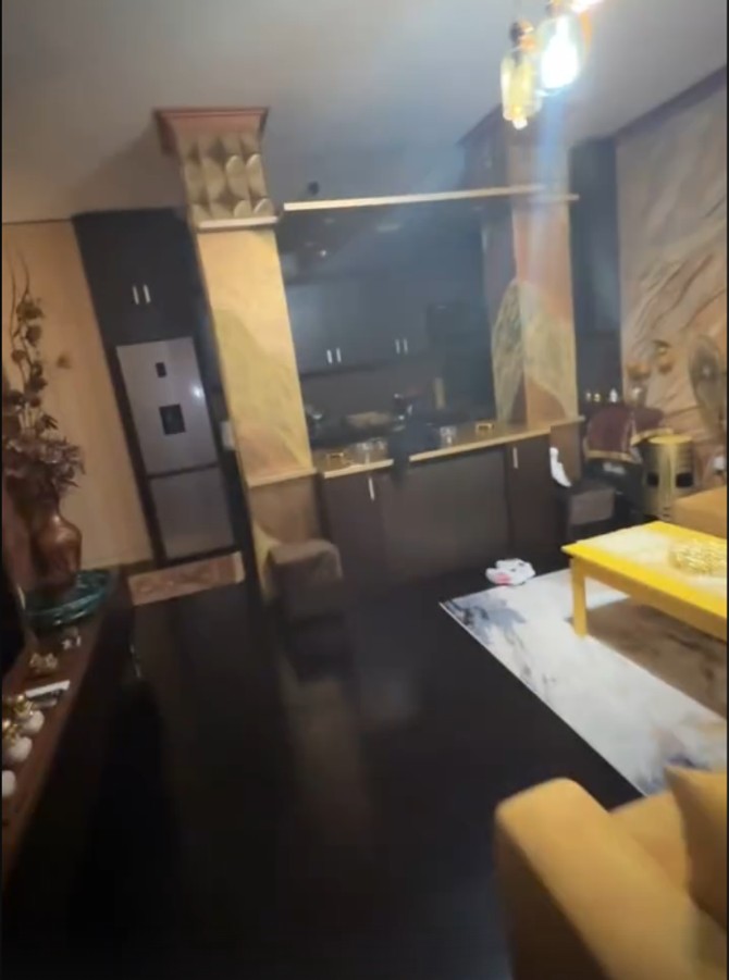 Versaće vila je devojke nasmejala do suza