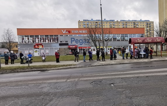 Mieszkańcy odbierali darmowe maseczki