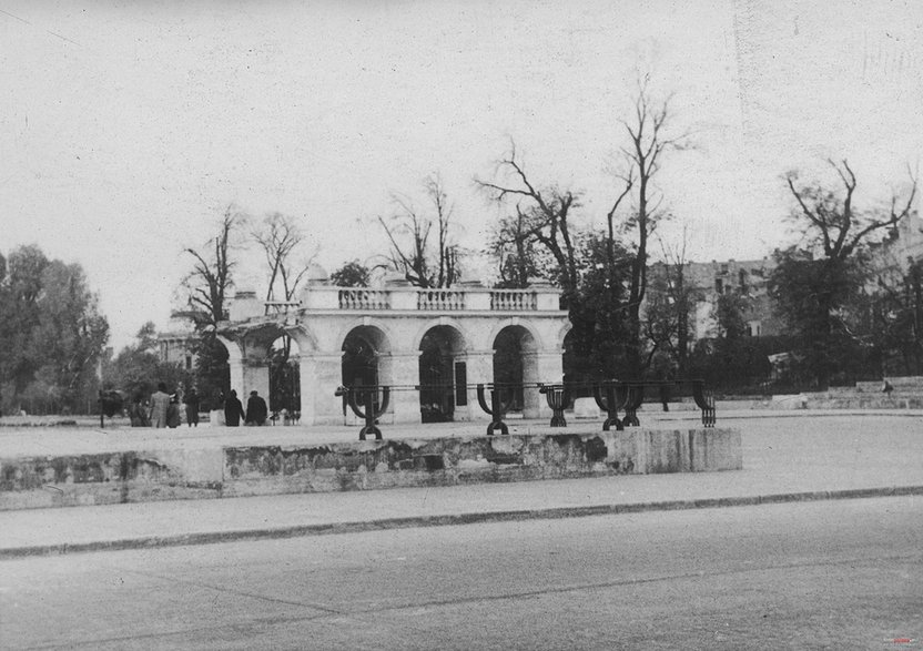 Rok 1948. Grób Nieznanego Żołnierza w Warszawie. Sygnatura NAC nr 3/3/0/47/1060/1.