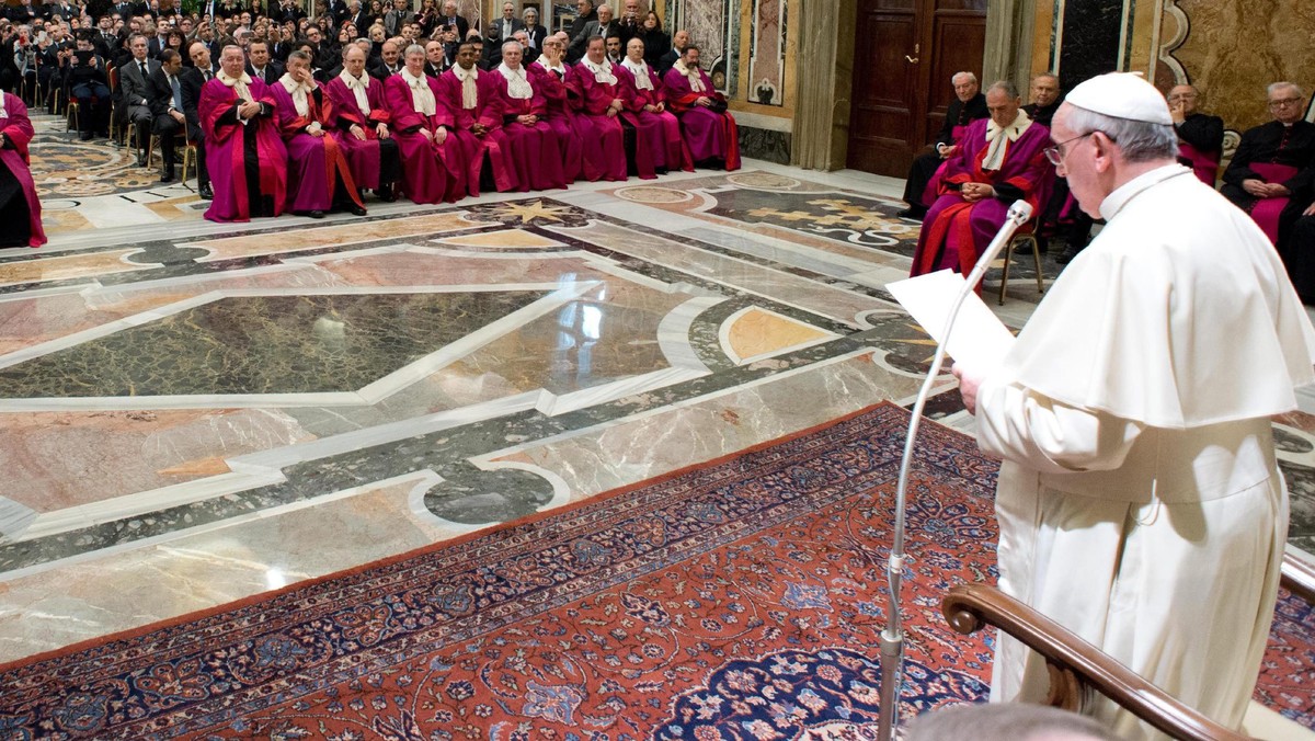 Papież Franciszek powiedział, że w Kościele musi być więcej miejsca dla kobiet. Podczas spotkania ze stowarzyszeniem Włoskie Centrum Kobiece wyraził radość, że dzielą one część obowiązków duszpasterskich z księżmi i mają wkład w refleksję teologiczną.