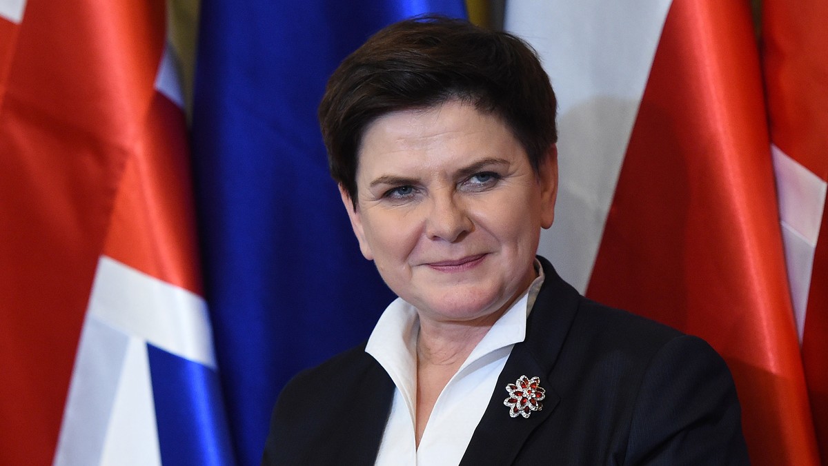 Rząd PiS wprowadza zmiany, które będą zachęcające do powrotu - w ten sposób premier Beata Szydło zwróciła się dziś w Londynie do Polaków w Wielkiej Brytanii. Wracajcie, mogę was zapewnić, że państwo polskie przyjmie was z otwartymi ramionami - mówiła.