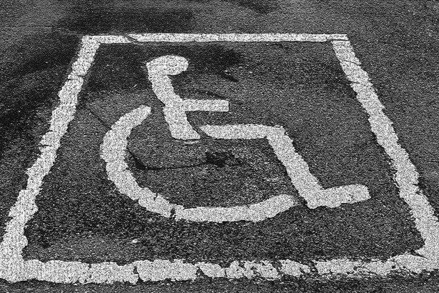 Miejsce parkingowe dla osób z niepełnosprawnościami