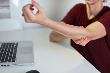 Teniszkönyökkel küzdök, röntgen besugárzásra küldtek, fájni fog? Az orvos válaszol