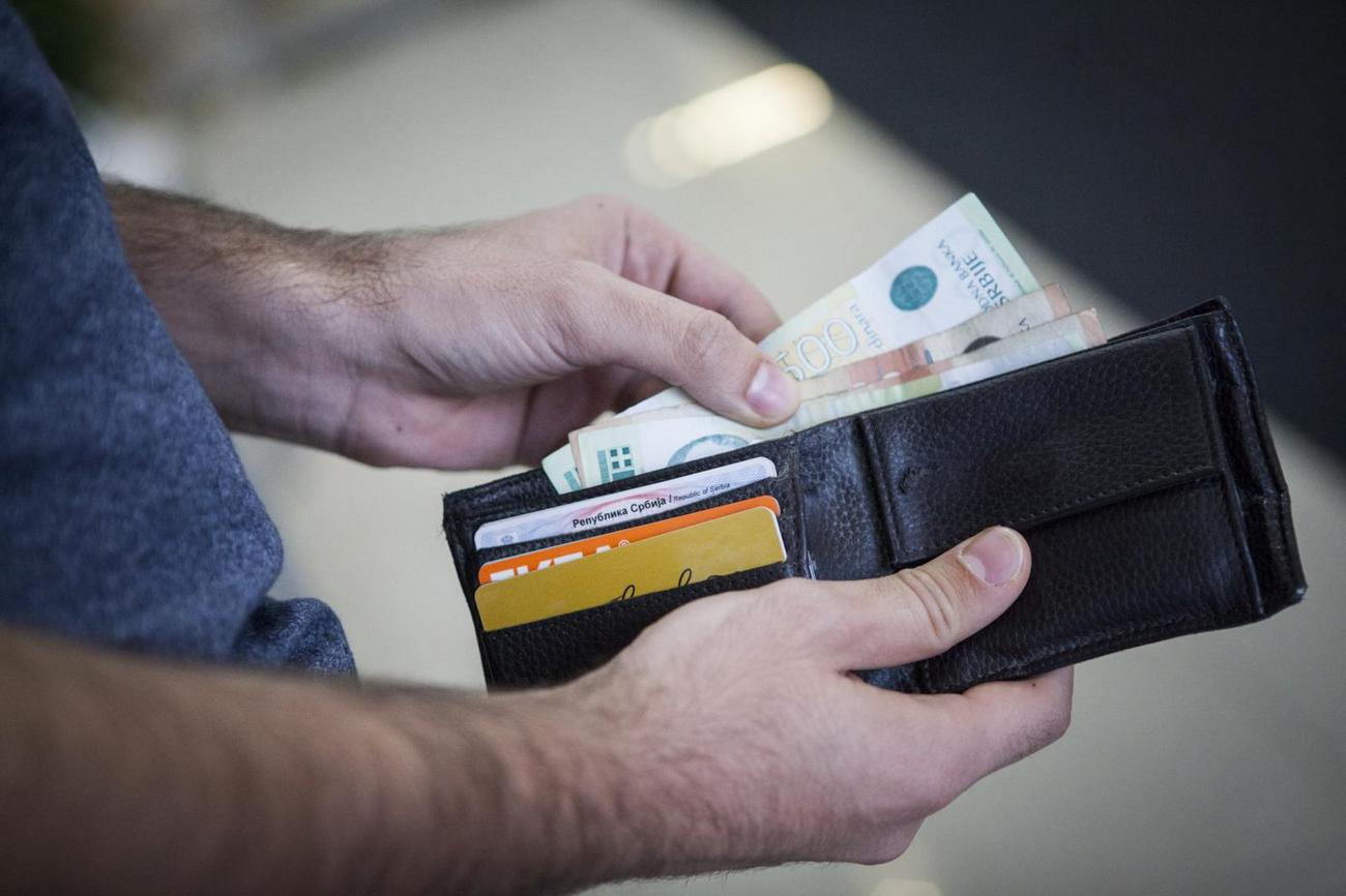 Dinarska štednja građana porasla pet puta: Isplativije od deviza, premašen iznos od 93 milijarde dinara