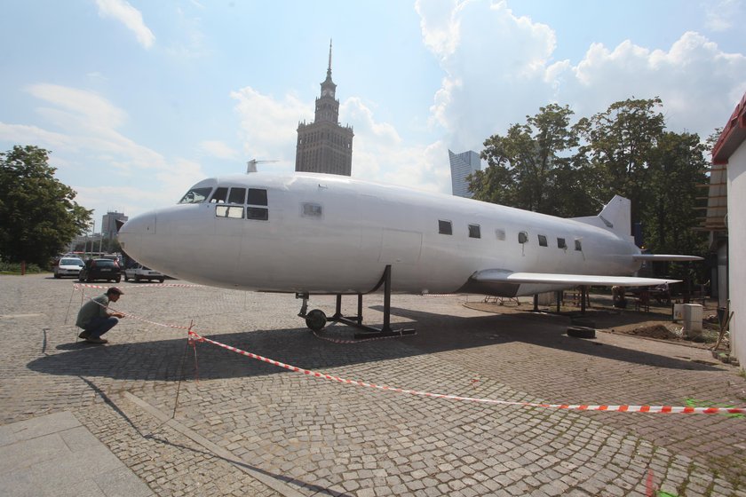 Samolot stanął przed Pałacem Kultury i Nauki