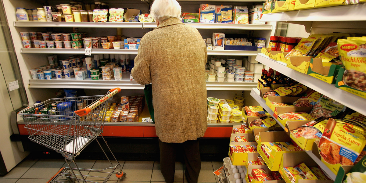 Seniorzy wydają więcej pieniędzy, m.in. na żywność, leki i utrzymanie mieszkania