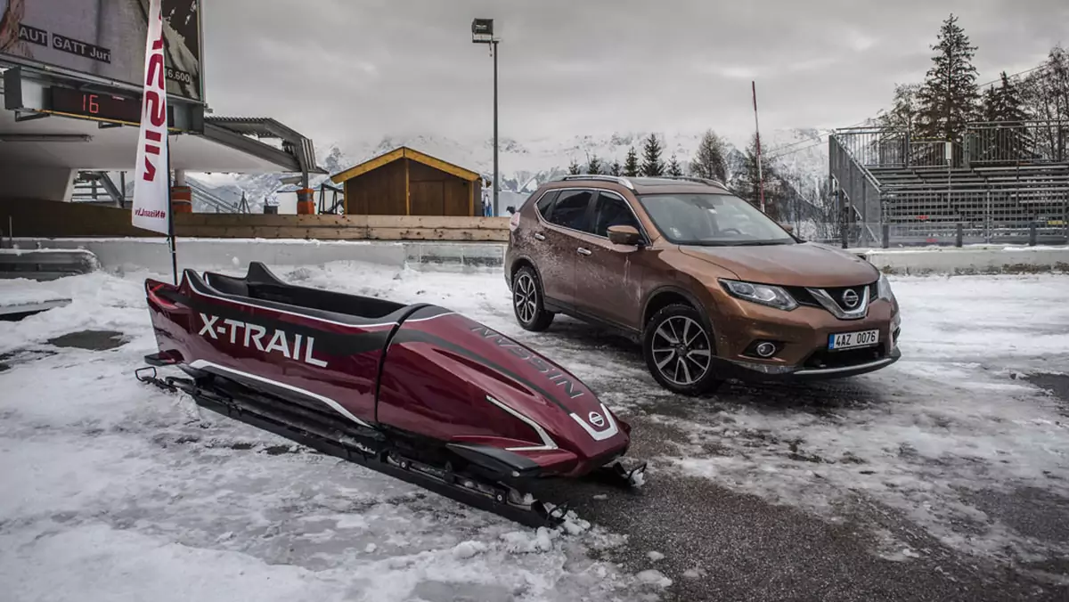 Nissan X-trail jeździ po lodzie