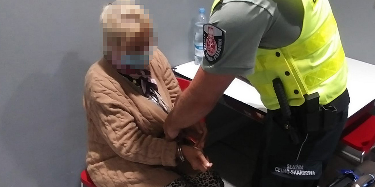 81-letnia seniorka przyłapana na próbie przemycenia narkotyków.